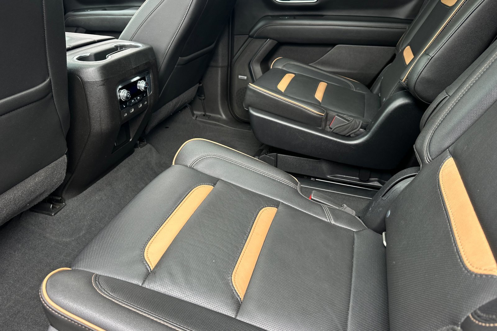 Used 2021 GMC Yukon AT4 w/ AT4 Premium Plus Package image 12