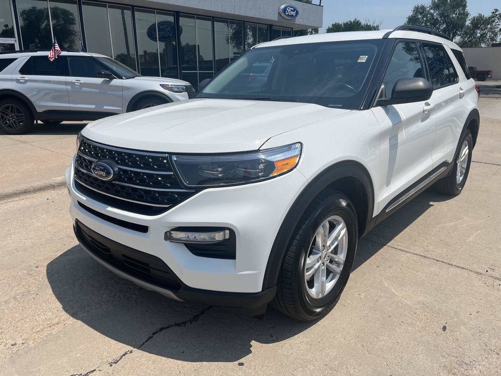 Certified 2023 Ford Explorer XLT w/ Equipment Group 202A AWD/4WD image 2