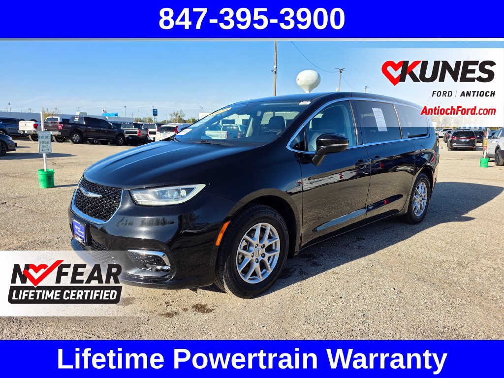 Used 2024 Chrysler Pacifica Touring-L FWD image 5