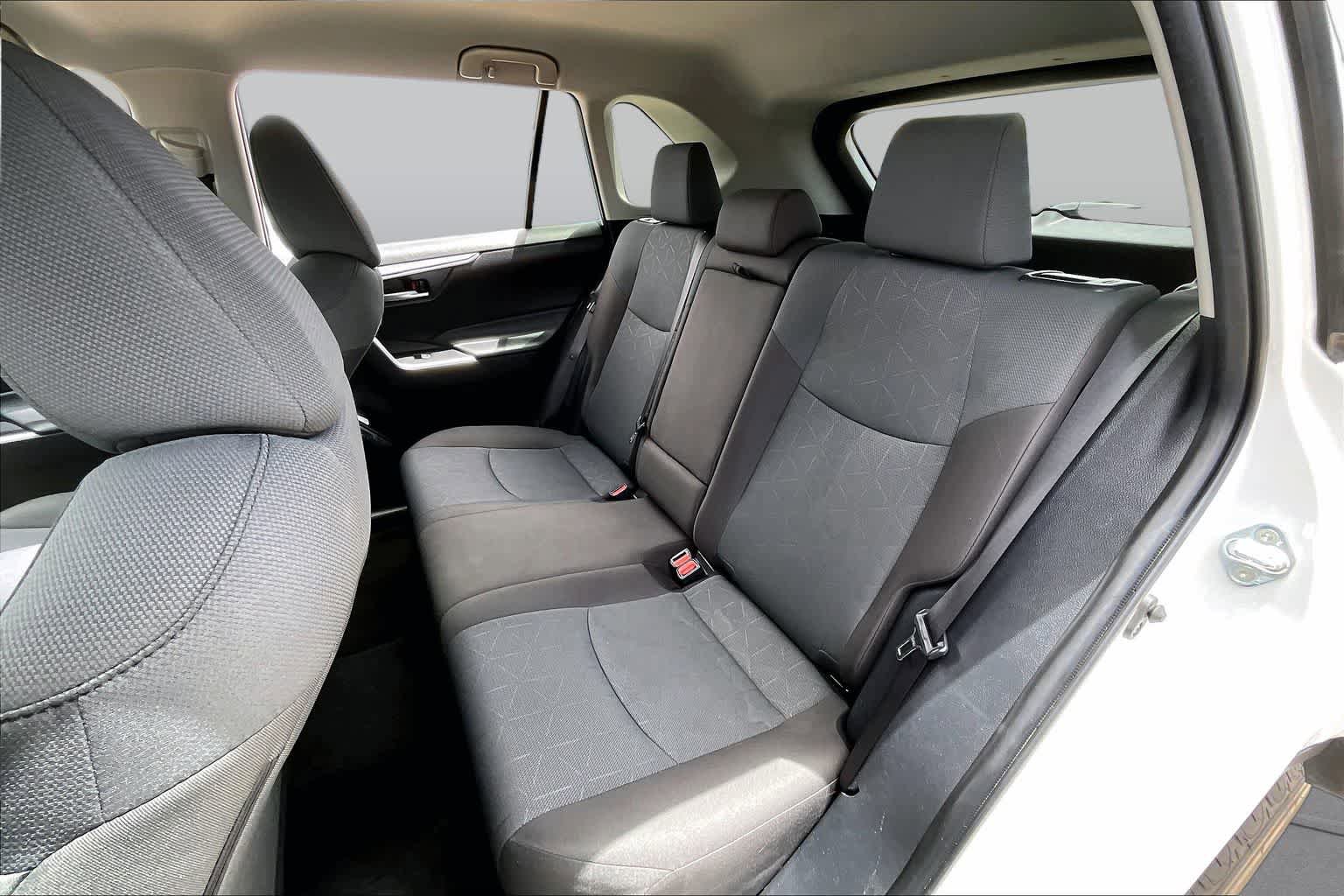 Used 2025 Toyota RAV4 XLE FWD image 19