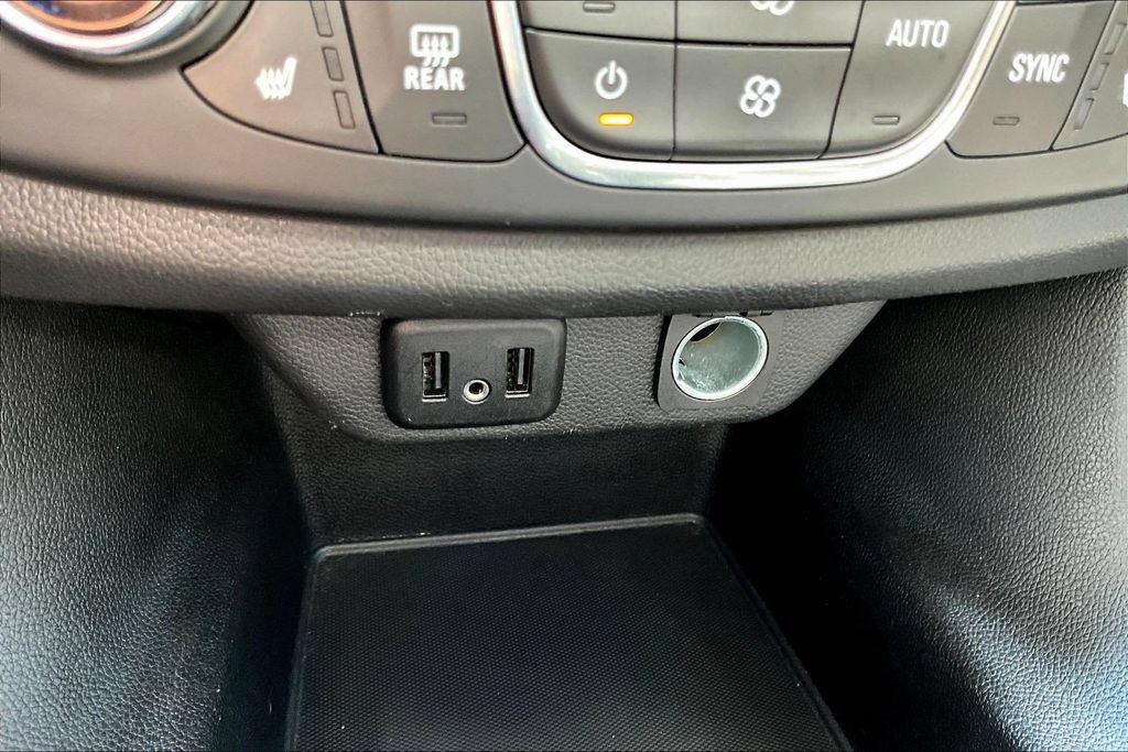 Used 2021 Chevrolet Traverse LT FWD image 18