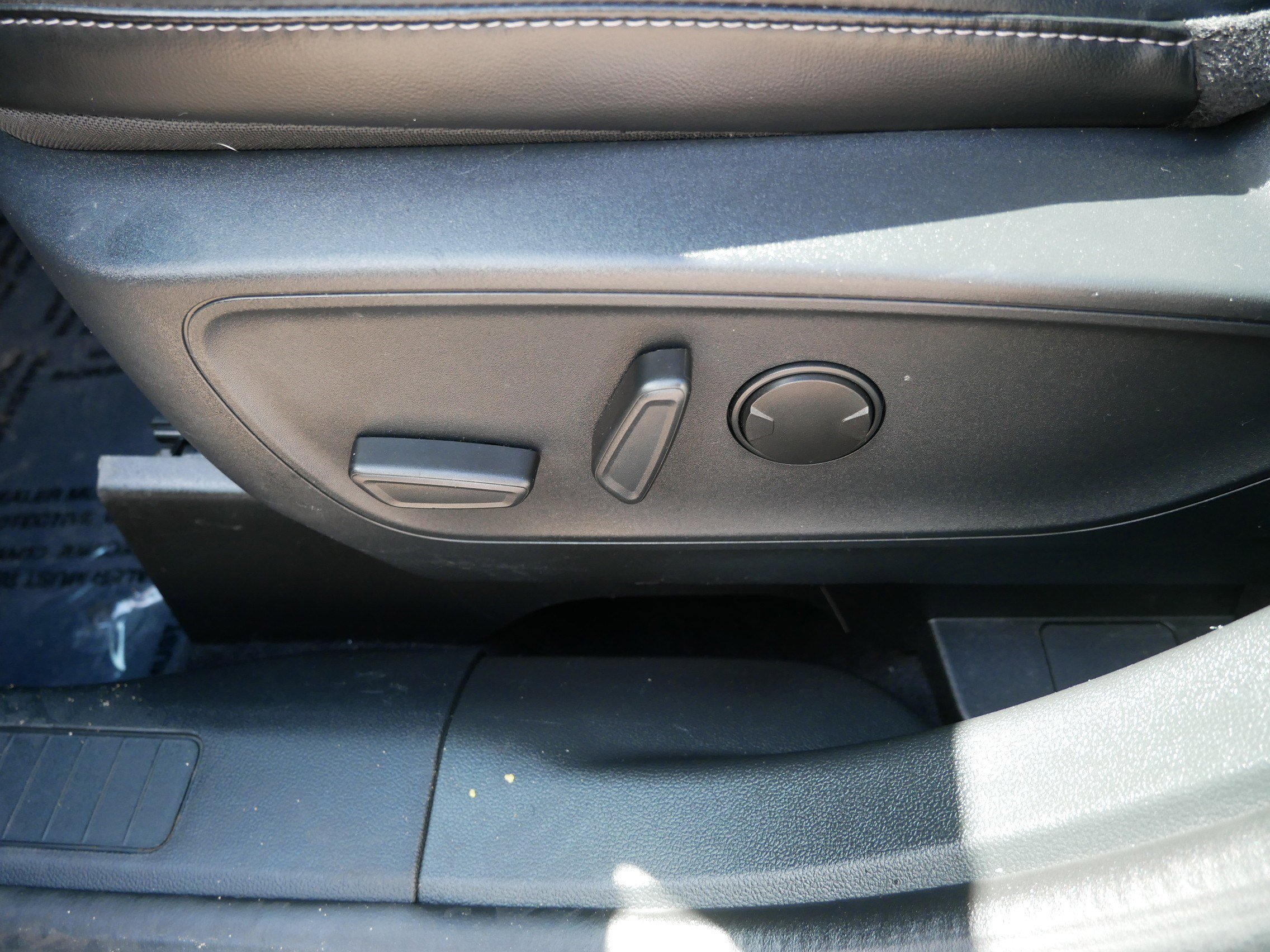 Certified 2024 Ford Escape Platinum AWD/4WD image 19