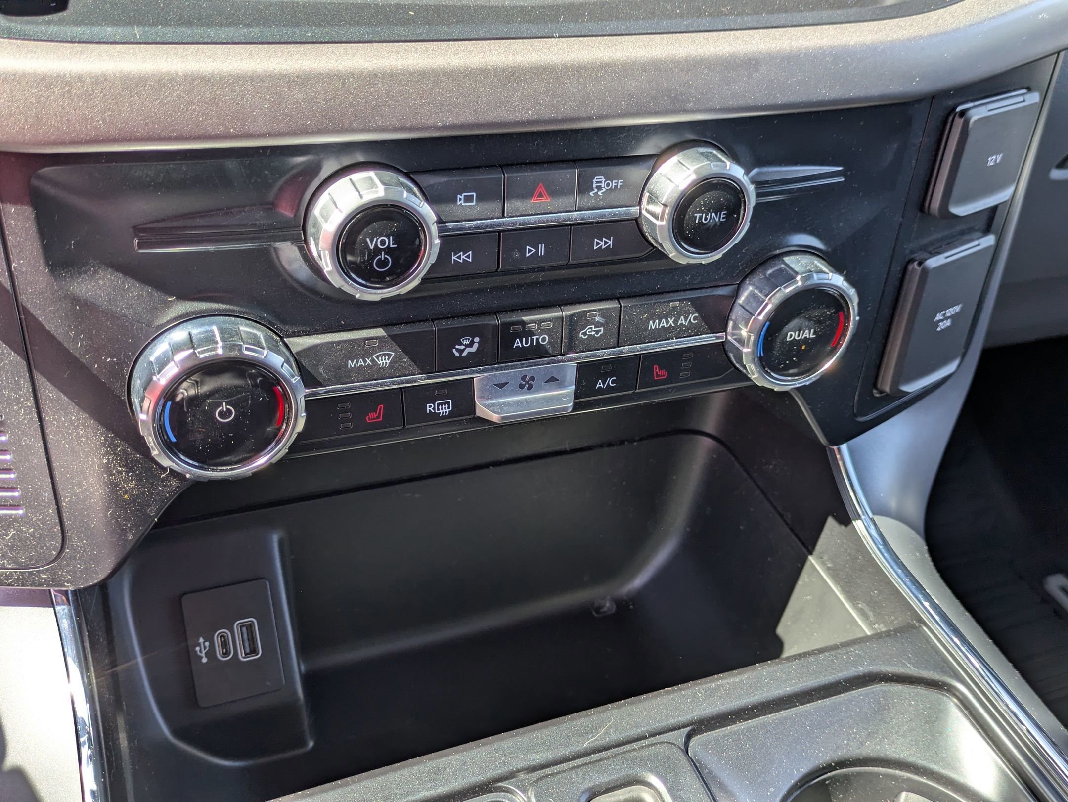 Certified 2025 Ford F150 Lightning XLT w/ Max Trailer Tow Package AWD/4WD image 27