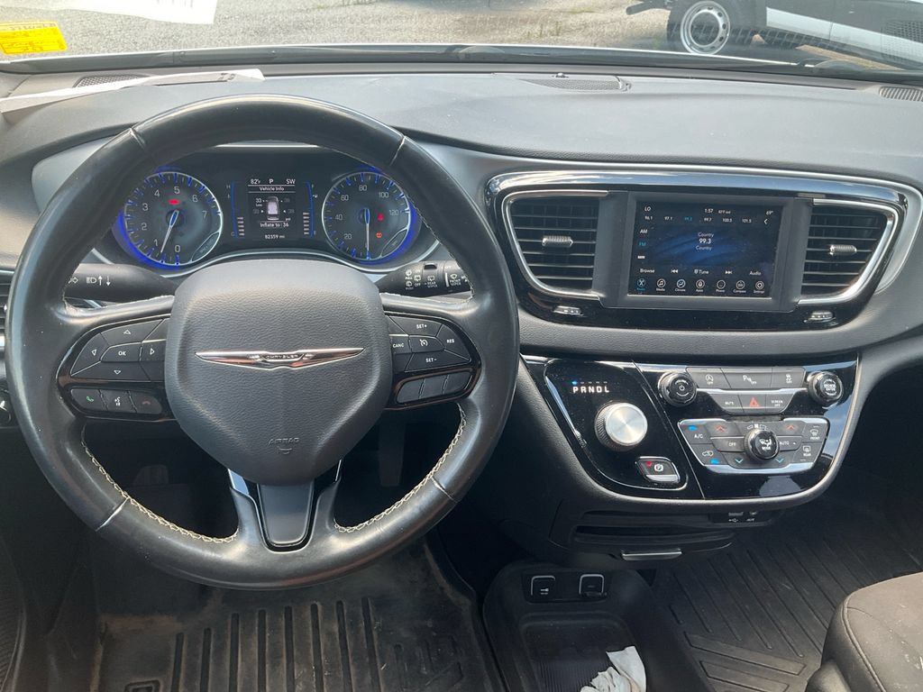 Used 2020 Chrysler Pacifica Touring w/ S Appearance Package FWD image 24