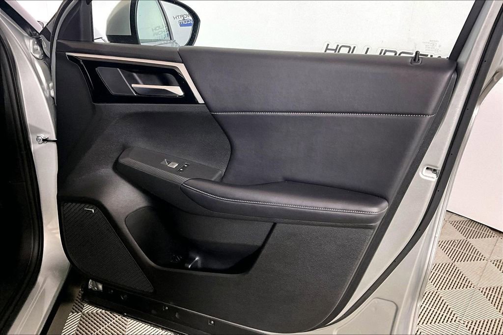 Used 2025 Mitsubishi Outlander SE AWD/4WD image 19