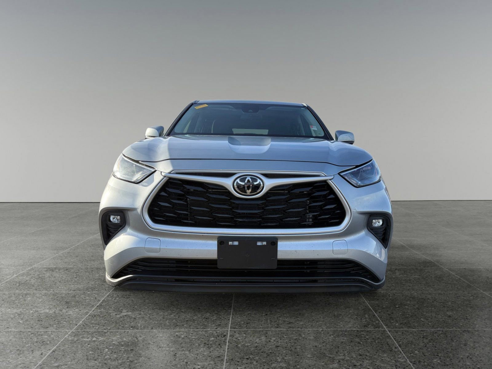 Used 2024 Toyota Highlander LE image 8