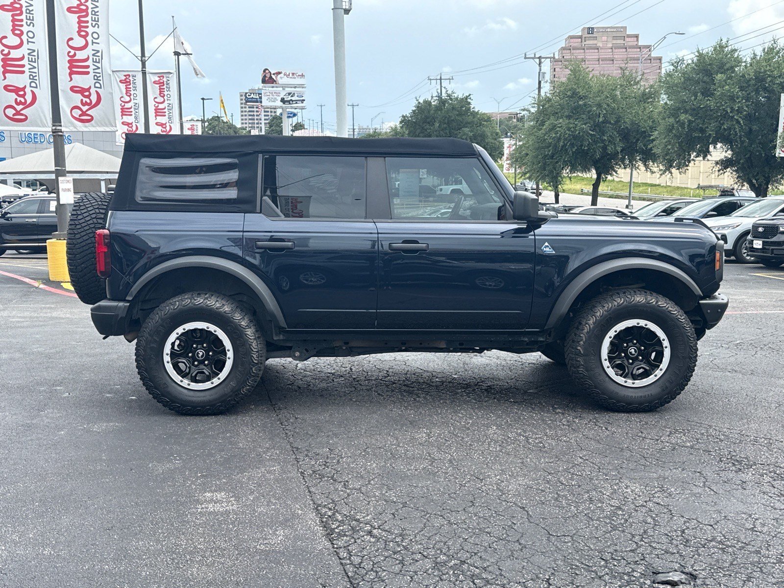 Certified 2021 Ford Bronco Black Diamond w/ Sasquatch Package AWD/4WD image 5