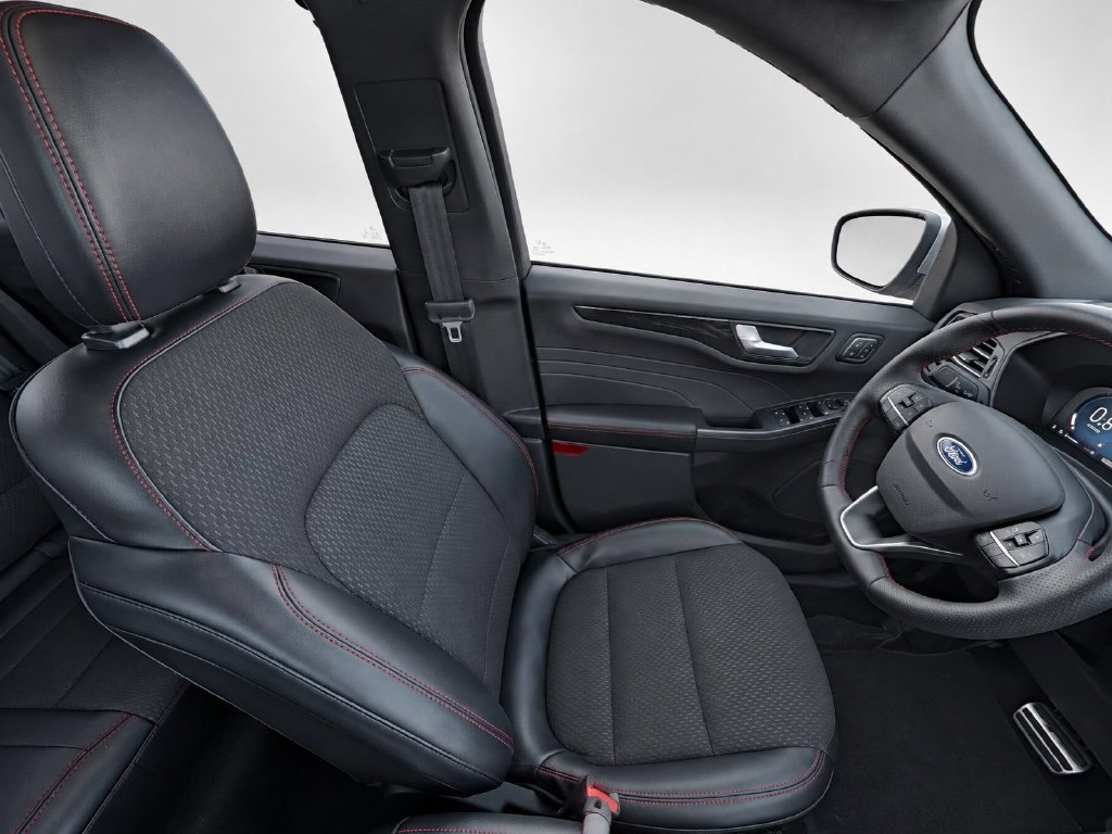 Certified 2024 Ford Escape ST-Line Elite AWD/4WD image 30