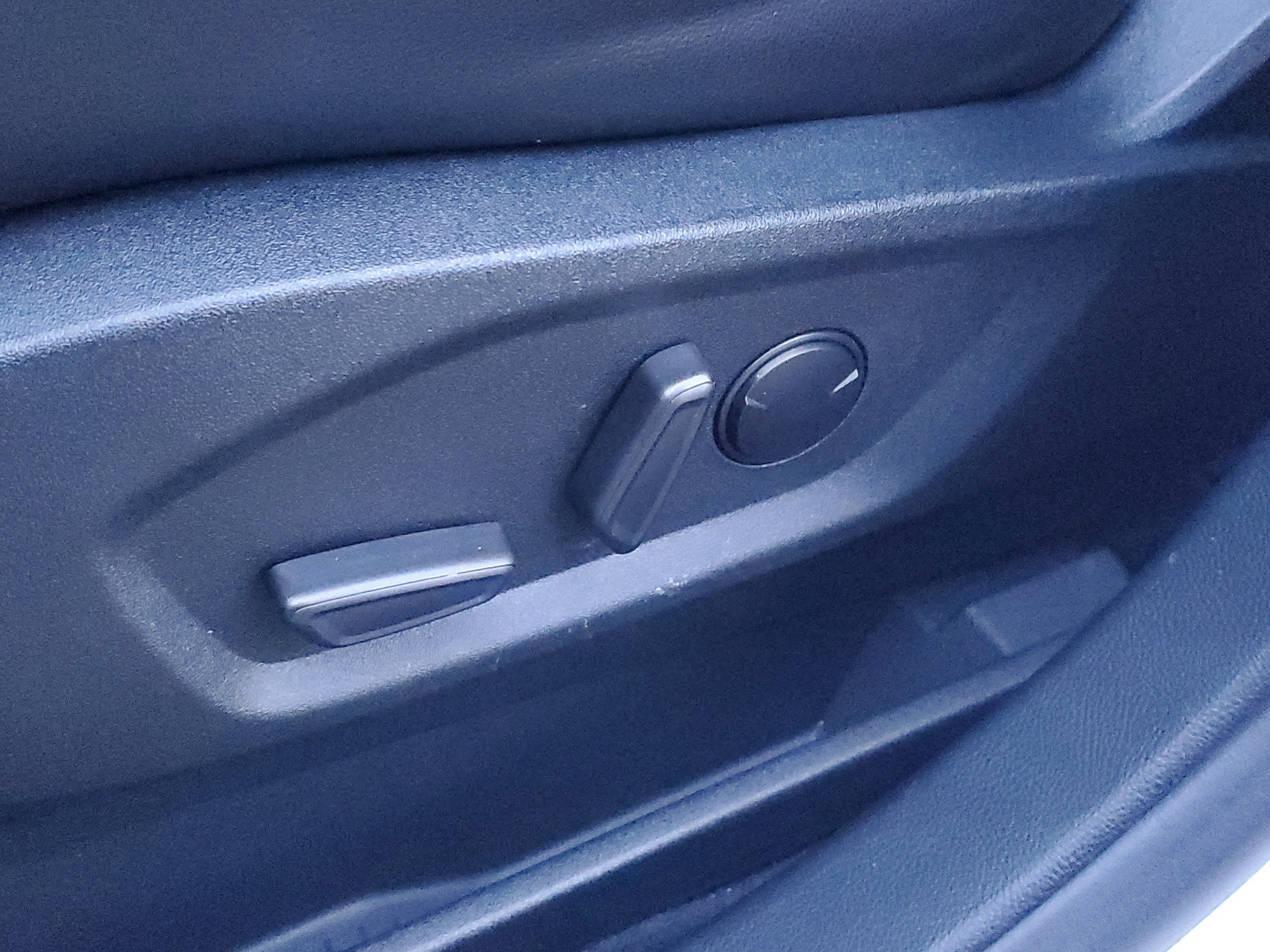 Certified 2022 Ford Edge ST w/ Equipment Group 401A image 17