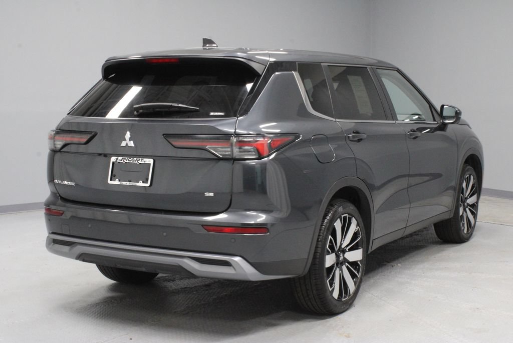 Used 2025 Mitsubishi Outlander AWD image 11
