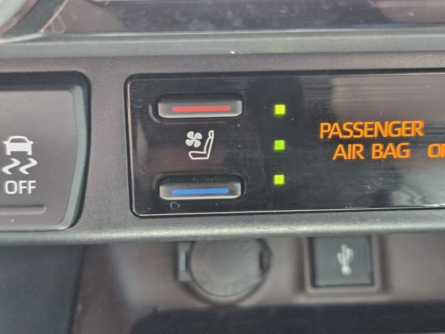Used 2020 Toyota RAV4 Limited AWD/4WD image 24