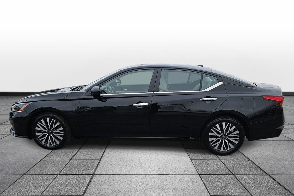 Used 2025 Nissan Altima 2.5 SV FWD image 8