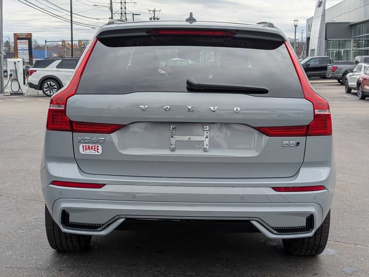 Used 2024 Volvo XC60 B5 Plus image 4