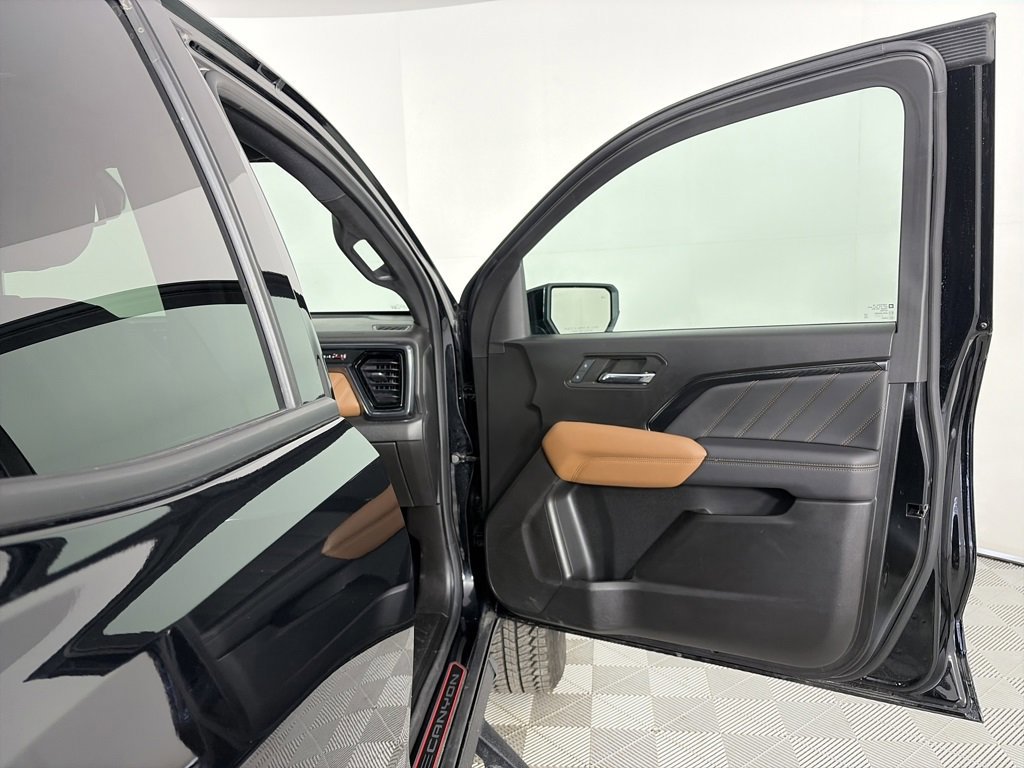 Used 2024 GMC Canyon AT4 w/ AT4 Premium Package image 30