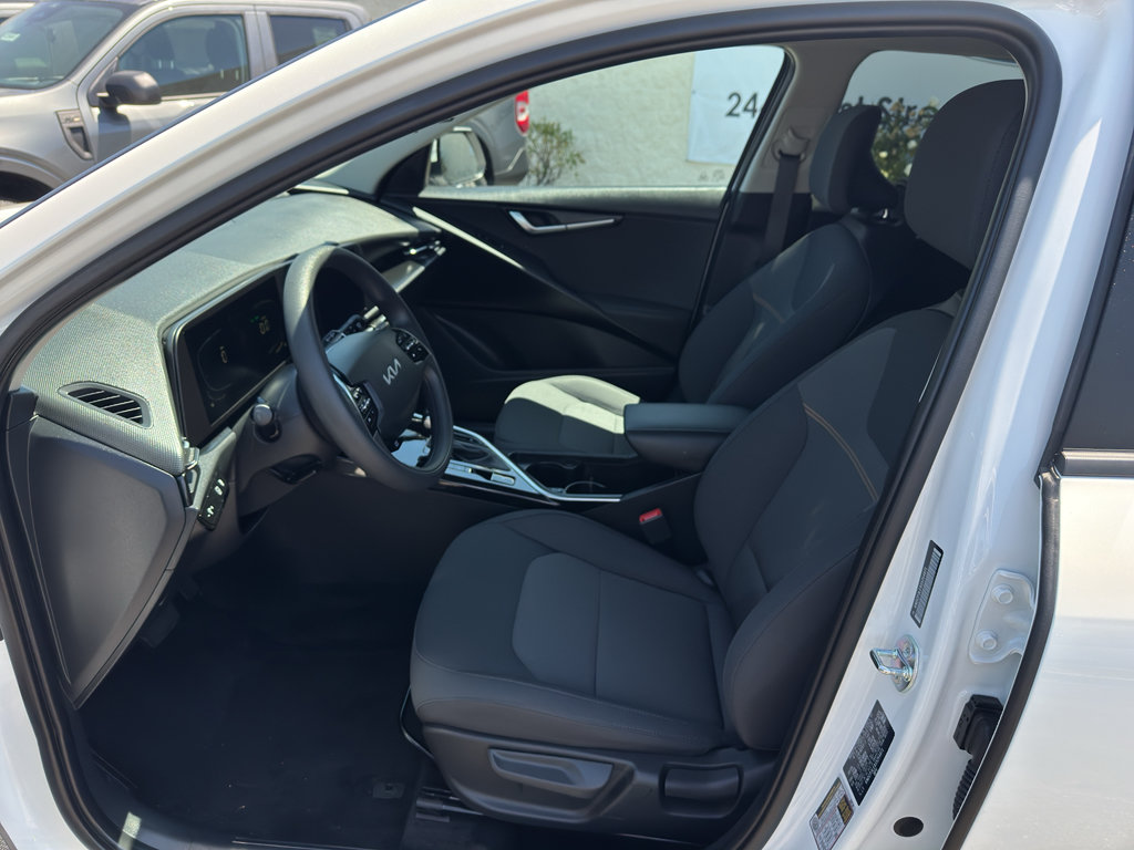 Used 2025 Kia Niro LX FWD image 9
