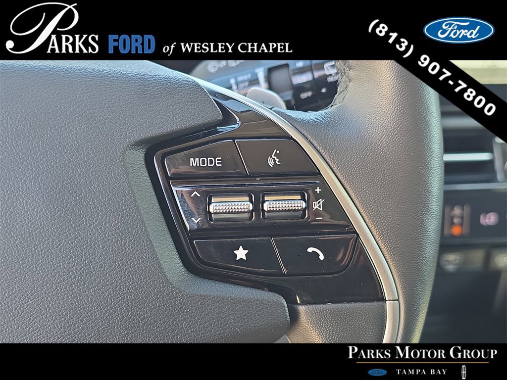 Used 2023 Kia Niro SX Touring image 30