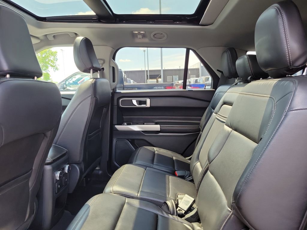 Certified 2021 Ford Explorer XLT w/ Equipment Group 202A AWD/4WD image 14