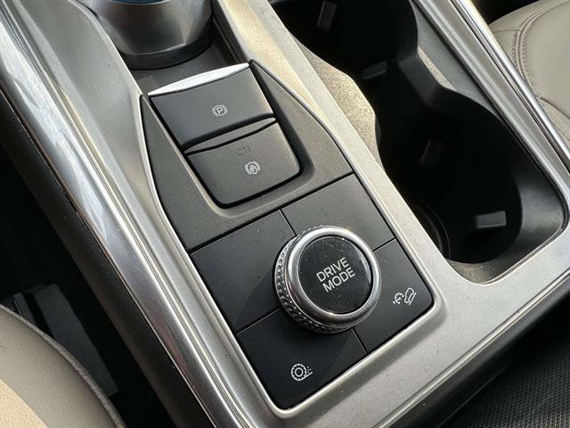 Certified 2022 Ford Explorer XLT w/ Equipment Group 202A AWD/4WD image 17