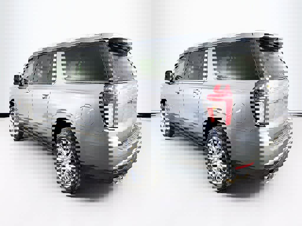 Used 2021 Chevrolet Suburban High Country image 3