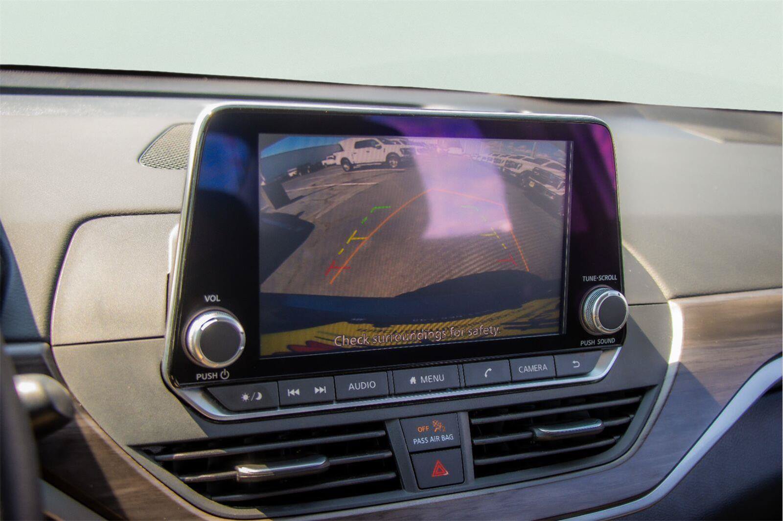 Used 2025 Nissan Altima 2.5 SV FWD image 14