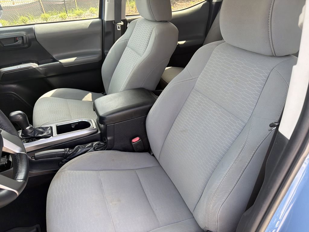 Used 2019 Toyota Tacoma SR5 RWD image 18