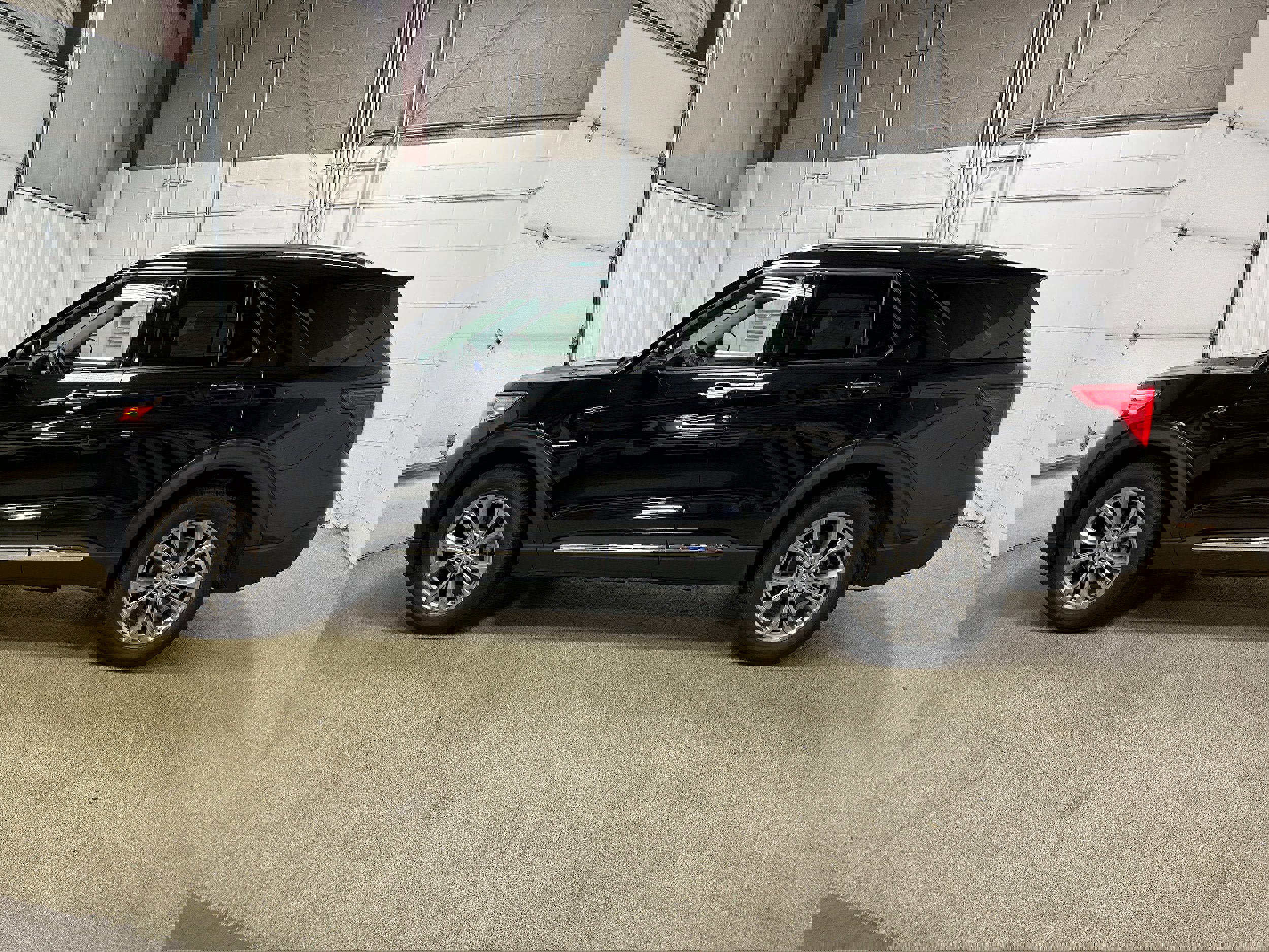 Certified 2023 Ford Explorer Limited w/ Equipment Group 301A image 6