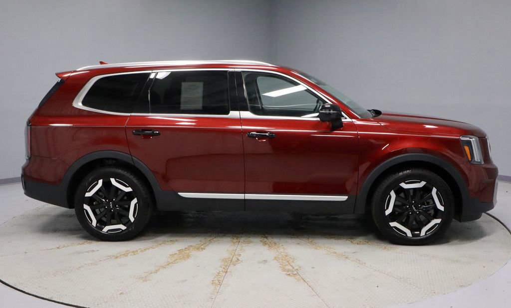 Used 2023 Kia Telluride EX w/ EX Captain's Chair Package FWD image 14