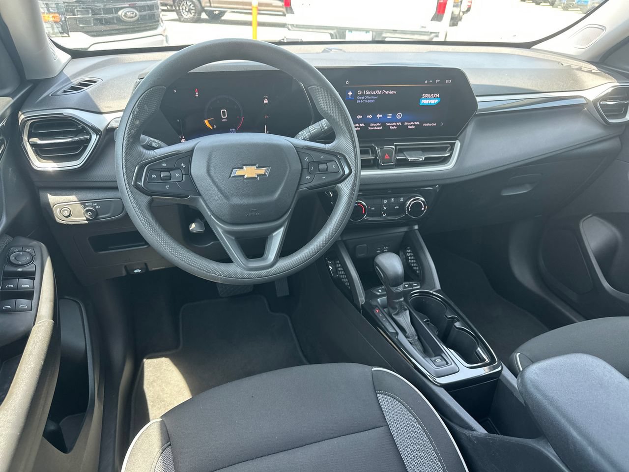 Used 2025 Chevrolet TrailBlazer LT AWD/4WD image 24