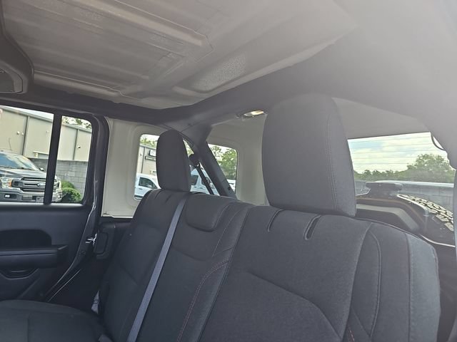 Used 2025 Jeep Wrangler Unlimited Rubicon AWD/4WD image 15