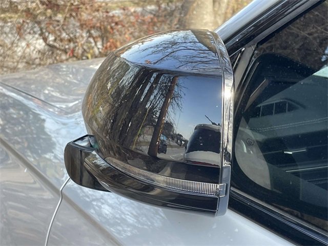 Used 2024 Jeep Grand Cherokee L Limited w/ Black Appearance Package image 2