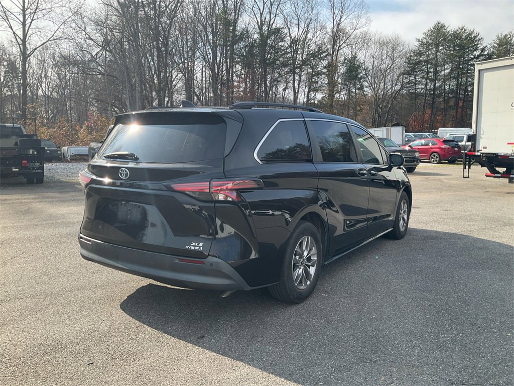 Used 2021 Toyota Sienna XLE image 5
