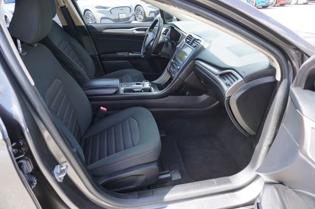 Certified 2020 Ford Fusion SE image 3