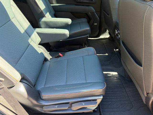 Used 2025 GMC Yukon AT4 w/ AT4 Premium Package AWD/4WD image 17