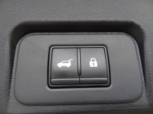 Used 2025 Nissan Rogue SV AWD/4WD image 10