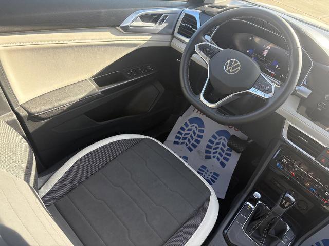 Used 2025 Volkswagen Taos SE image 15