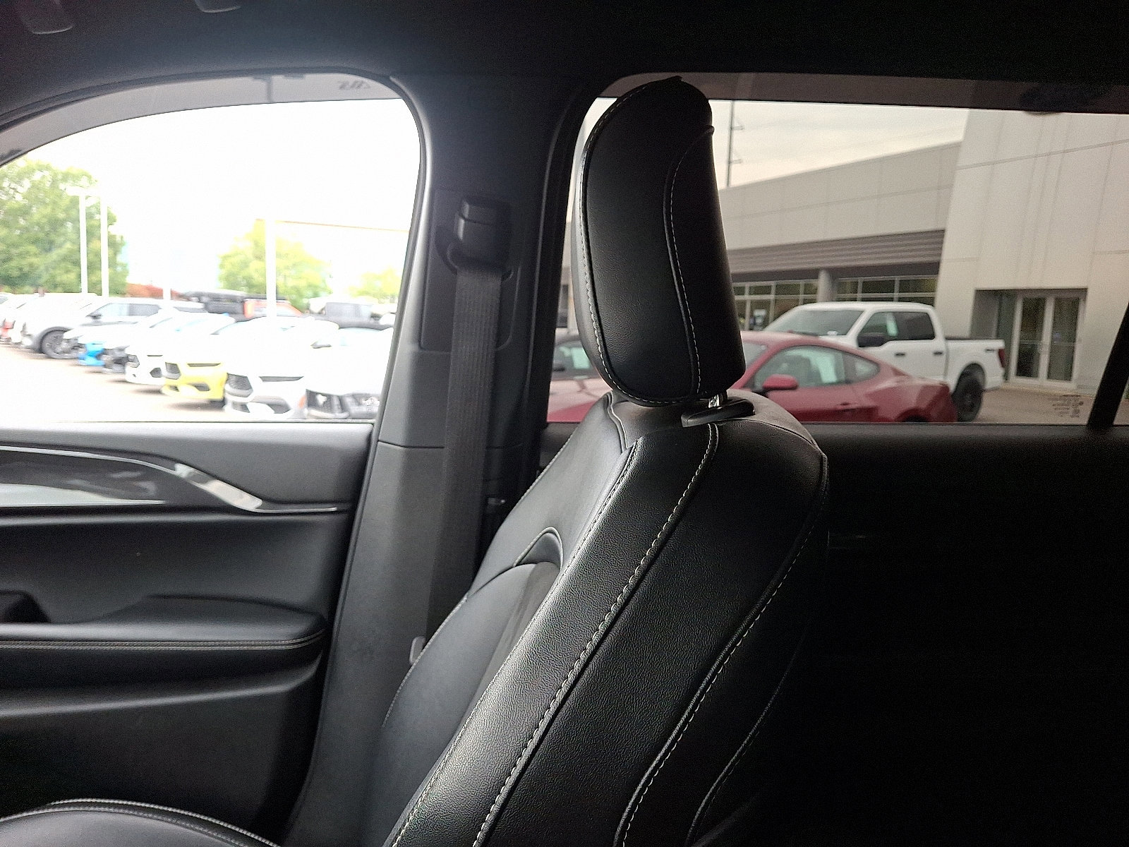 Used 2023 Jeep Grand Cherokee L Laredo image 17