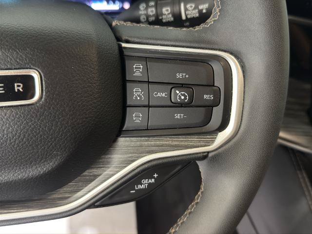 Used 2023 Jeep Wagoneer L Series III w/ Premium Group I AWD/4WD image 23