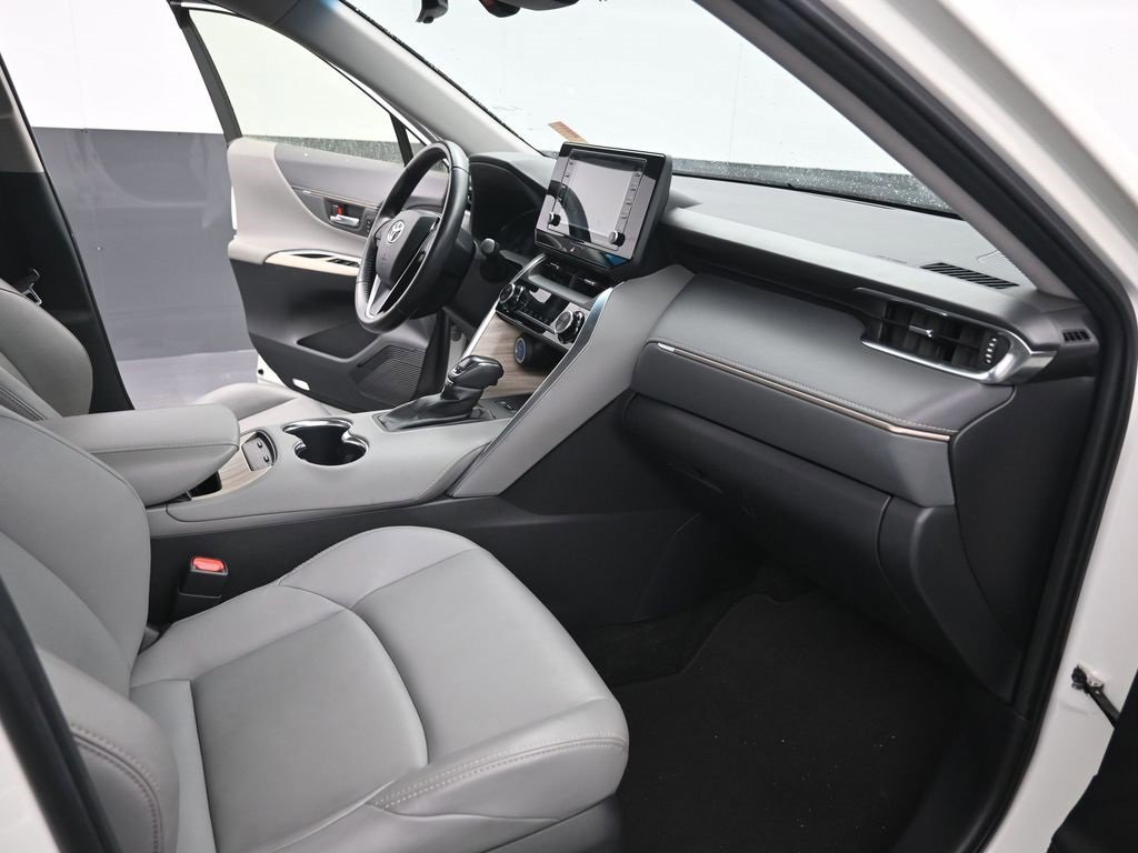 Used 2022 Toyota Venza XLE image 21