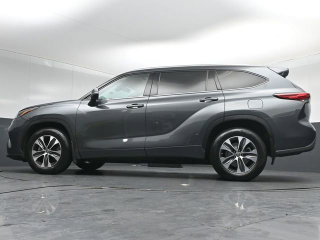 Used 2021 Toyota Highlander XLE AWD/4WD image 42