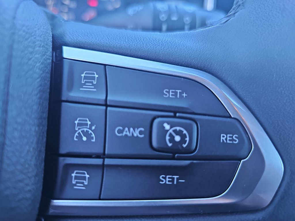 Used 2025 Jeep Compass Limited AWD/4WD image 17