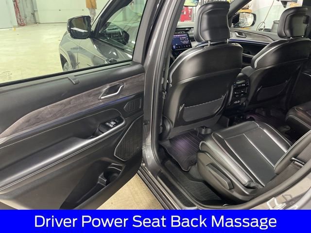 Used 2023 Jeep Grand Cherokee L Overland w/ Luxury Tech Group IV AWD/4WD image 34