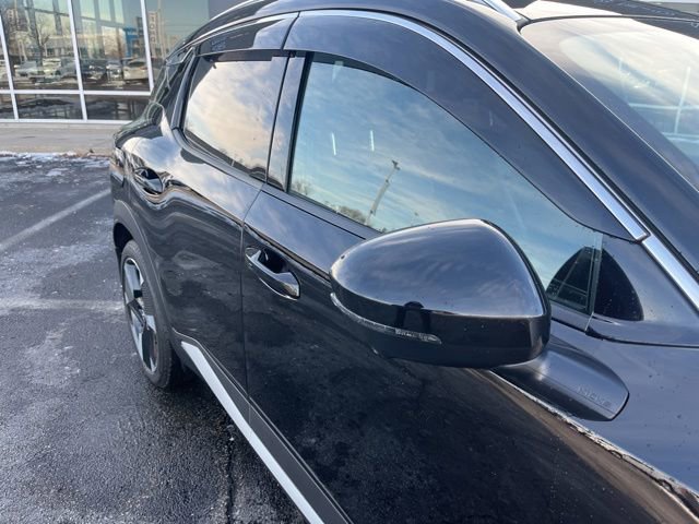 Used 2025 Nissan Kicks SR image 3