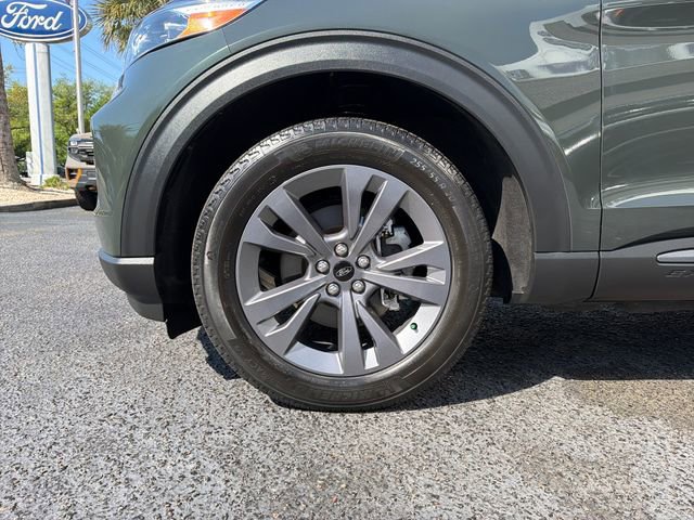 Certified 2023 Ford Explorer XLT w/ Equipment Group 202A AWD/4WD image 30