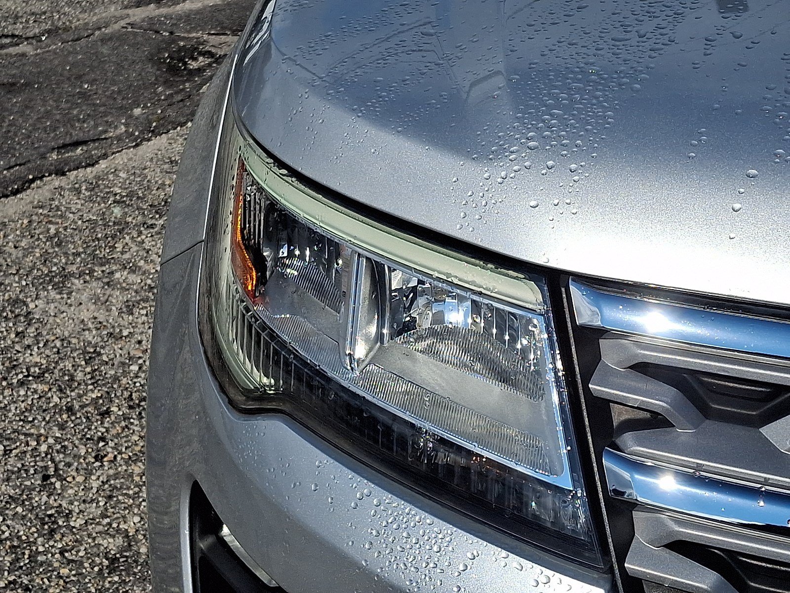 Certified 2019 Ford Explorer Limited w/ Ford Safe & Smart Package FWD image 8
