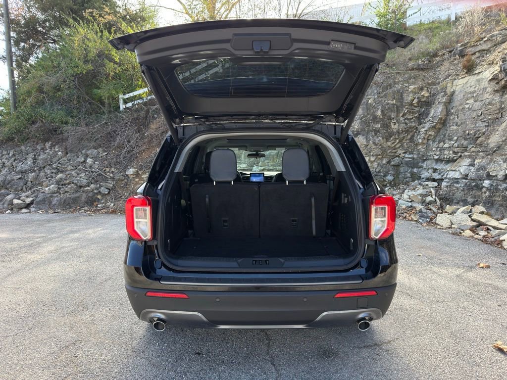 Certified 2023 Ford Explorer XLT w/ Equipment Group 202A image 9