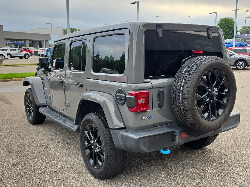 Used 2022 Jeep Wrangler Unlimited Sahara w/ Cold Weather Group AWD/4WD image 5