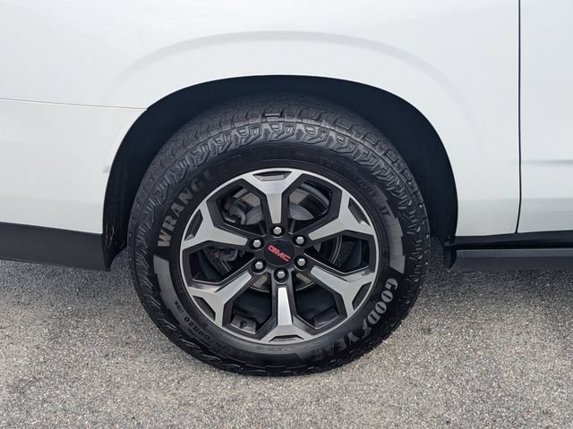 Used 2025 GMC Yukon XL AT4 Ultimate AWD/4WD image 11