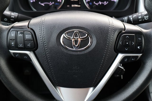 Used 2019 Toyota Highlander LE image 31