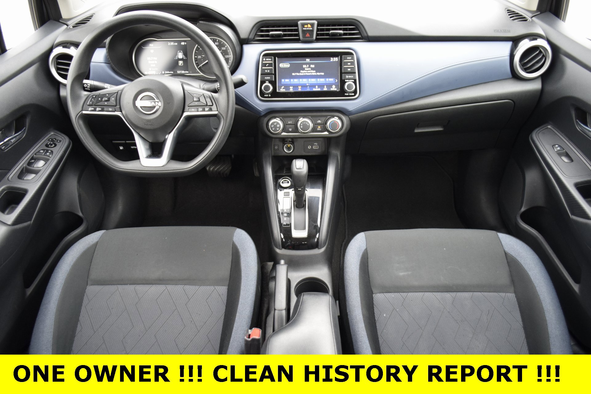 Used 2023 Nissan Versa SV image 2