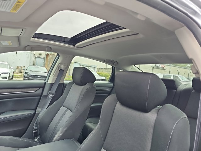Used 2018 Honda Accord EX image 15
